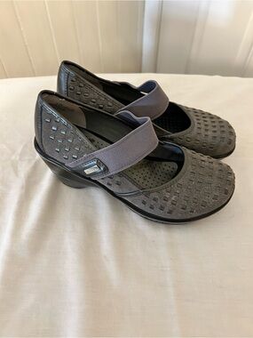 Jambu Scarlet Sport Wedge Suede Mary Jane Shoes/Size 6.5 Medium/Gray